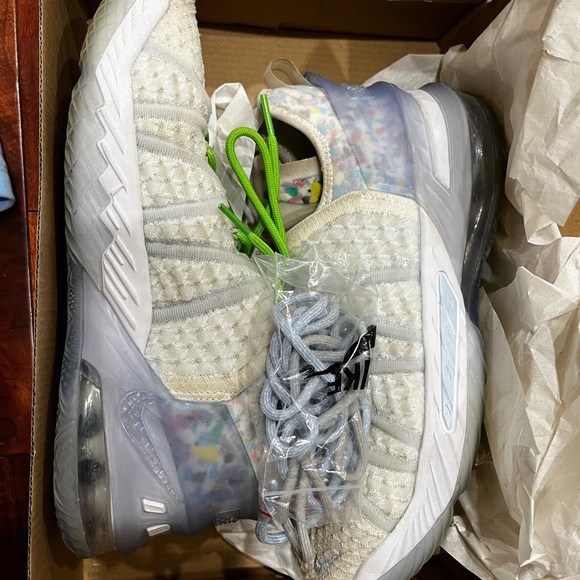 Nike Lebron 18 gs - Picture 3 of 5